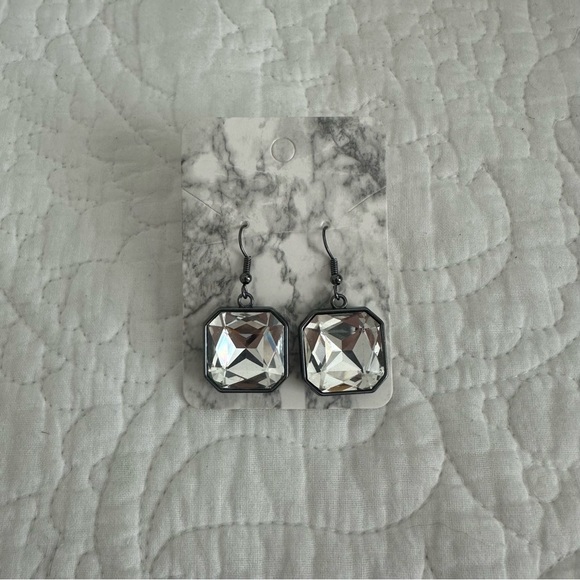 Jewelry - NWOT Earrings